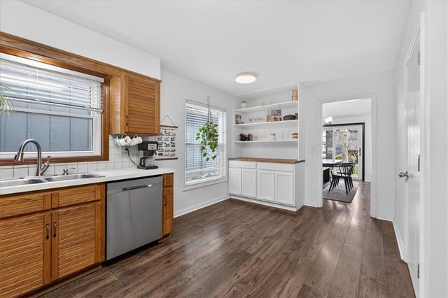 607 NE Pinehurst Street, Lee's Summit, MO 64064