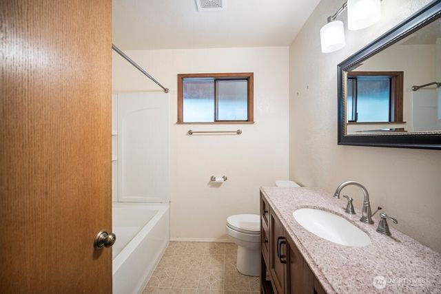 8727 Johnson Point Road NE, Olympia, WA 98516