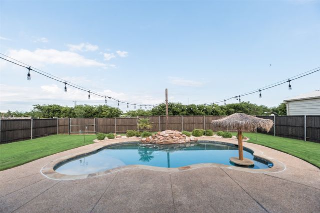 1132 Chartres Street, Oak Ridge, TX 75142