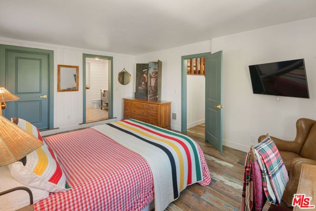 24015 Altdorf Drive, Crestline, CA 92325