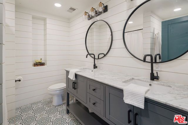 24015 Altdorf Drive, Crestline, CA 92325