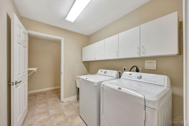 1356 Cotswold Lane, Hamilton, OH 45013