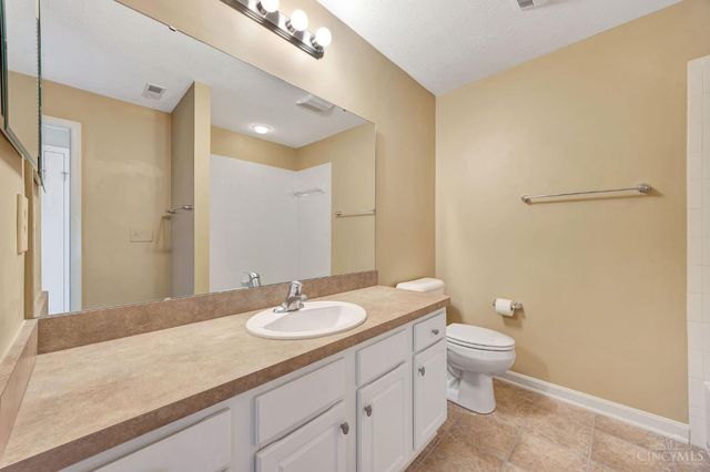 1356 Cotswold Lane, Hamilton, OH 45013