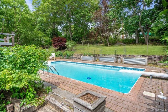 9 Dillmont Drive, Smithtown, NY 11787