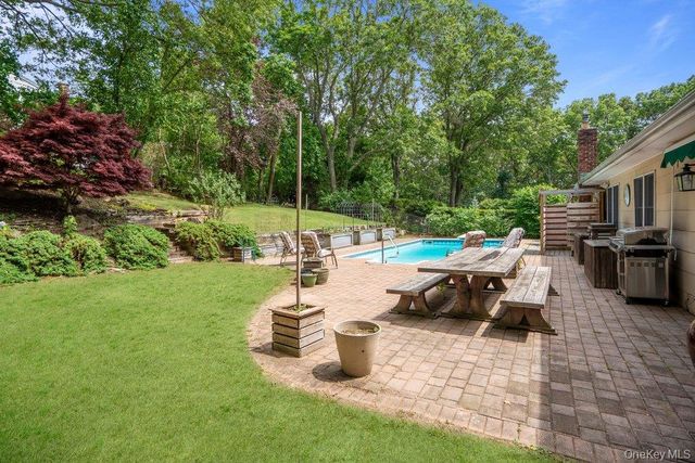 9 Dillmont Drive, Smithtown, NY 11787