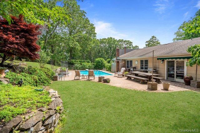 9 Dillmont Drive, Smithtown, NY 11787