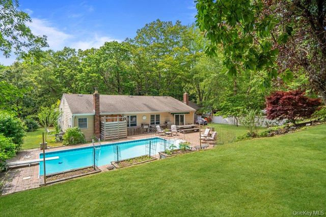 9 Dillmont Drive, Smithtown, NY 11787