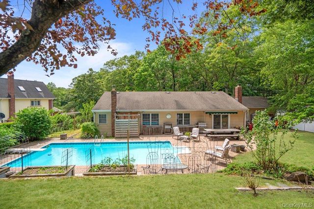 9 Dillmont Drive, Smithtown, NY 11787