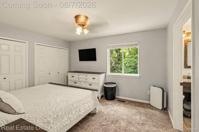 7926 Forest Creek Court, Hamburg Township, MI 48189