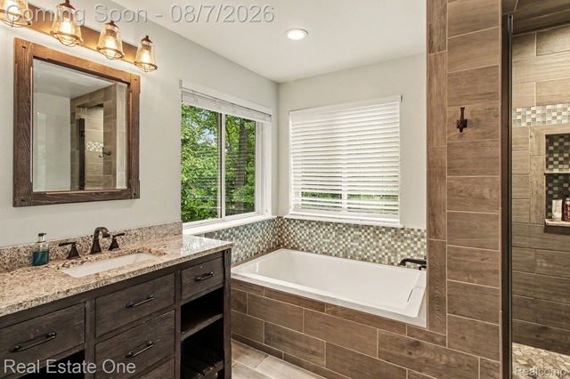 7926 Forest Creek Court, Hamburg Township, MI 48189