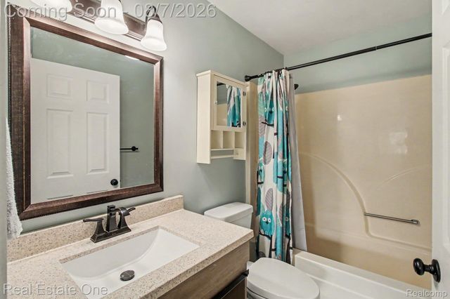 7926 Forest Creek Court, Hamburg Township, MI 48189