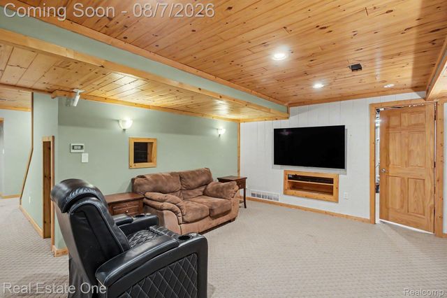 7926 Forest Creek Court, Hamburg Township, MI 48189