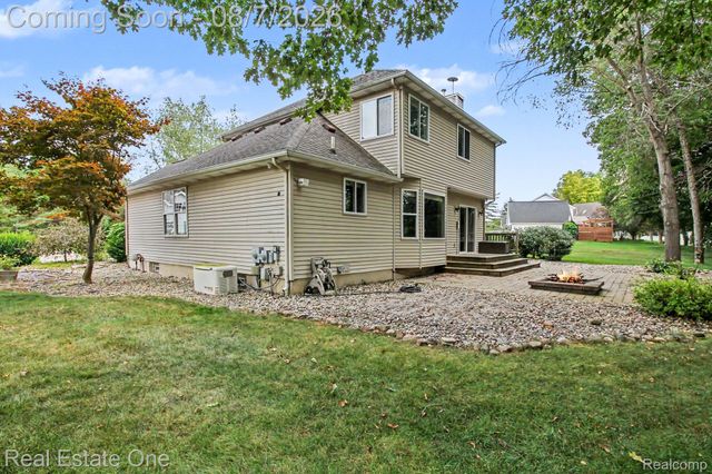 7926 Forest Creek Court, Hamburg Township, MI 48189