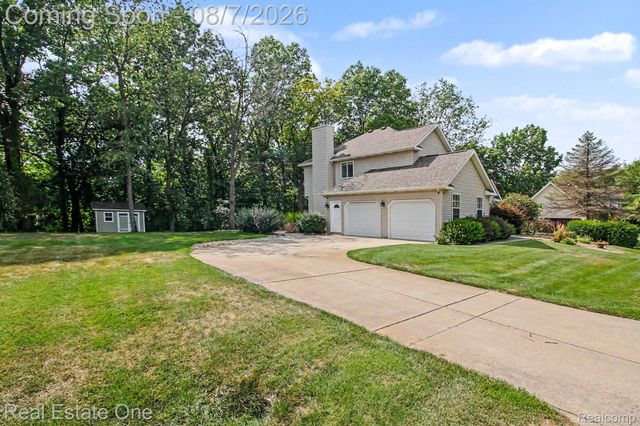 7926 Forest Creek Court, Hamburg Township, MI 48189