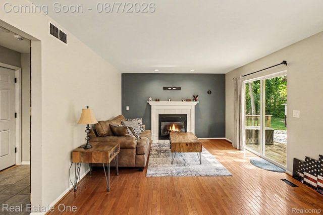 7926 Forest Creek Court, Hamburg Township, MI 48189