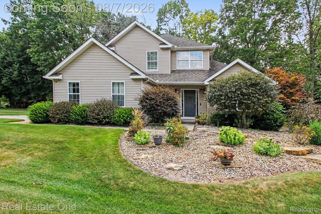 7926 Forest Creek Court, Hamburg Township, MI 48189