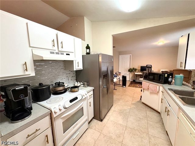 1326 NE 1st AVE, Cape Coral, FL 33909