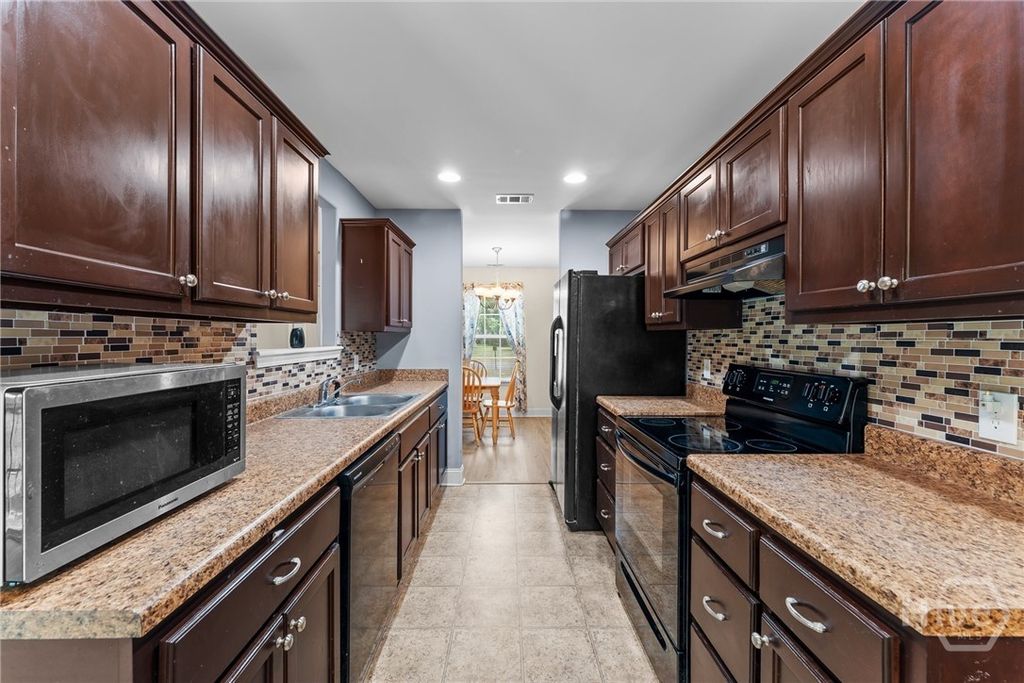 Image 10 of property listing at 13 Crossgate Way, Guyton, GA 31312