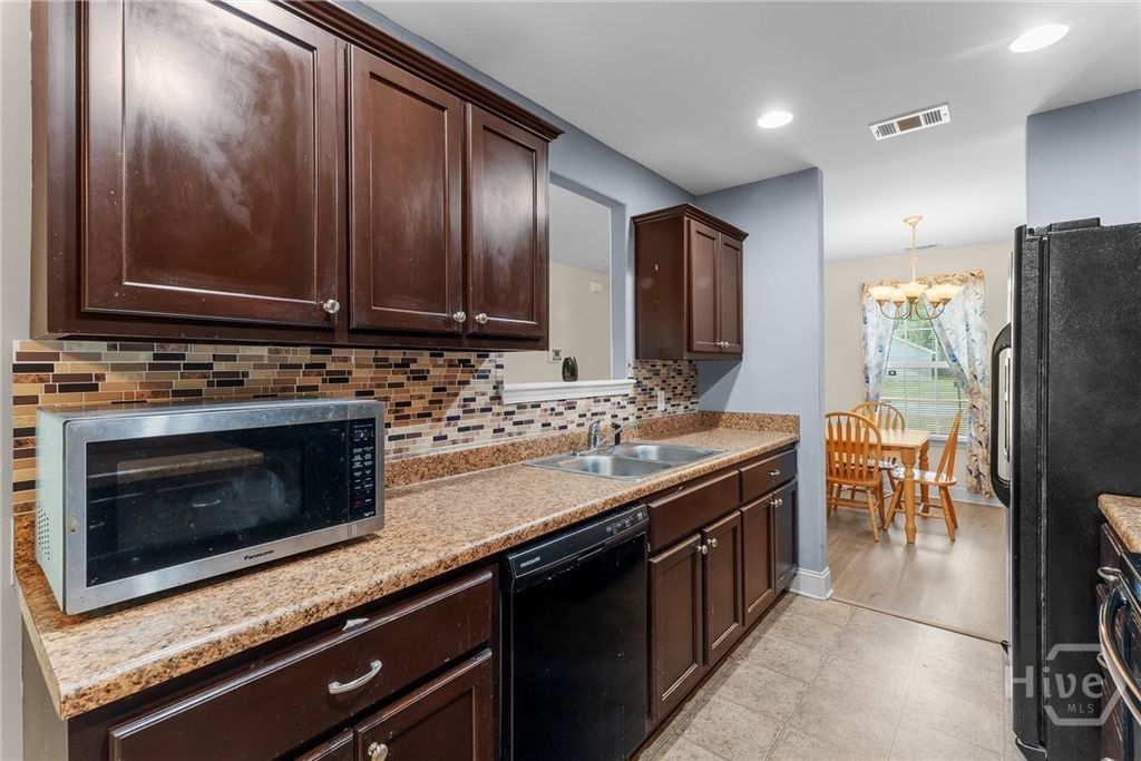 Image 11 of property listing at 13 Crossgate Way, Guyton, GA 31312