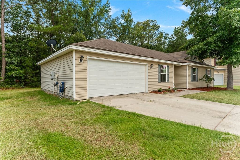 Image 3 of property listing at 13 Crossgate Way, Guyton, GA 31312