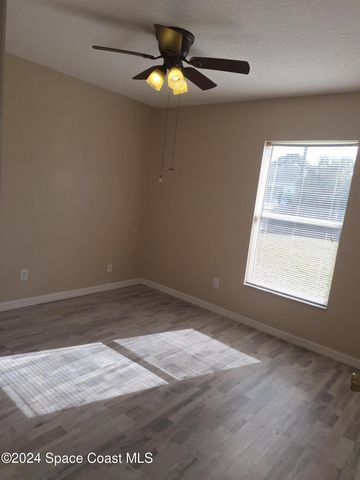 880 Brickell Street SE, Palm Bay, FL 32909