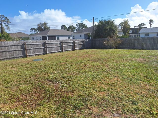 880 Brickell Street SE, Palm Bay, FL 32909