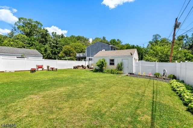 800 N Washington Ave, Dunellen Boro, NJ 08812