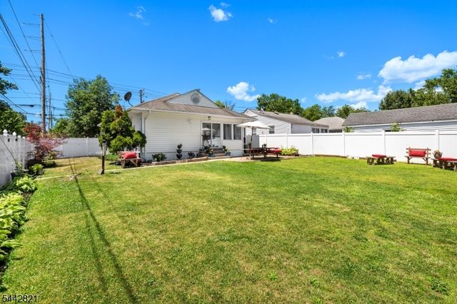 800 N Washington Ave, Dunellen Boro, NJ 08812