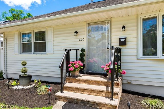 800 N Washington Ave, Dunellen Boro, NJ 08812