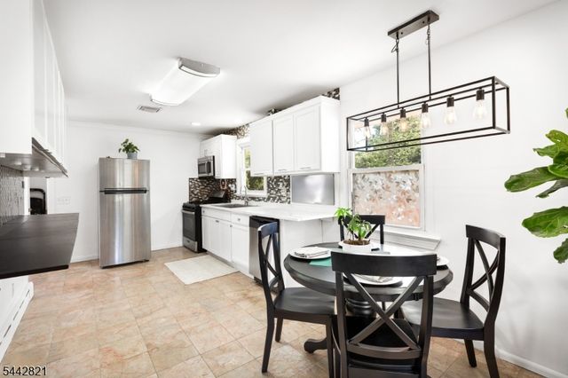 800 N Washington Ave, Dunellen Boro, NJ 08812