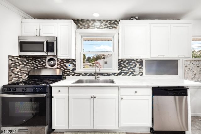 800 N Washington Ave, Dunellen Boro, NJ 08812