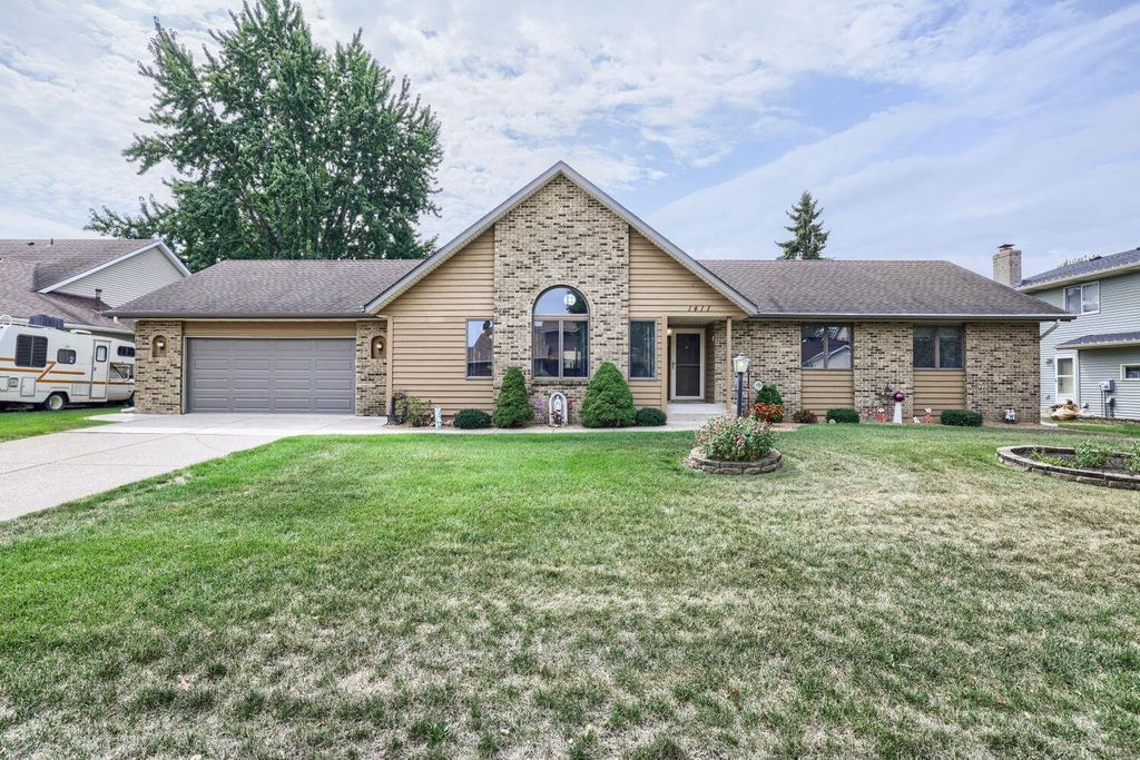 1411 Ridgewood Court, Hastings, MN 55033 — exterior