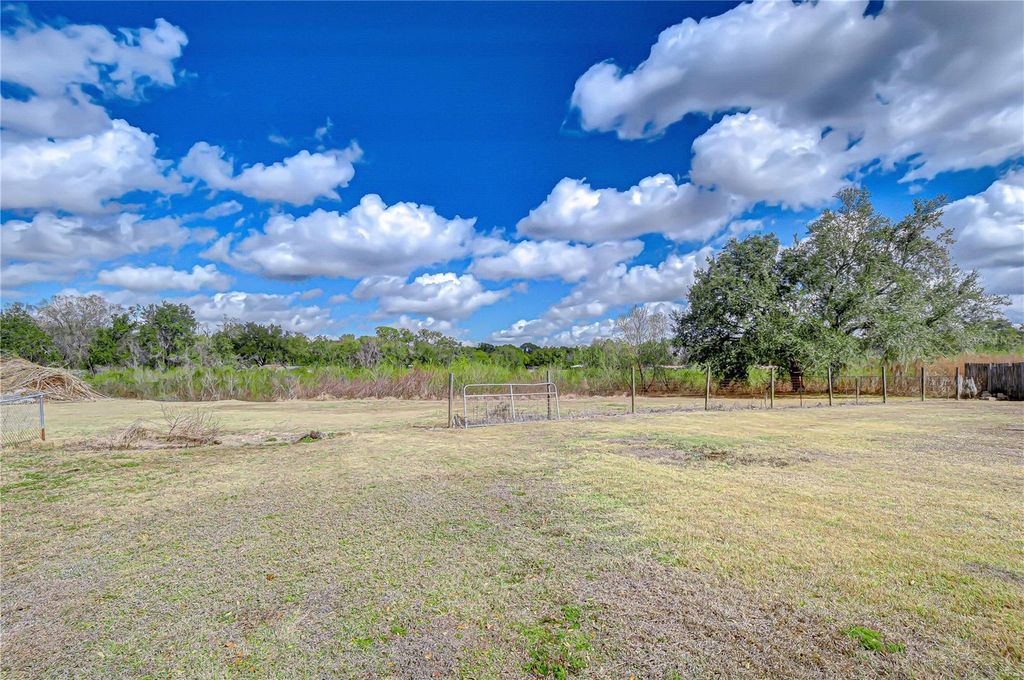 Image 8 of property listing at 36305 SUNSHINE ROAD, Zephyrhills, FL 33541