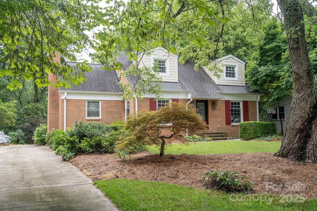 1240 Worcaster Place, Charlotte, NC 28211