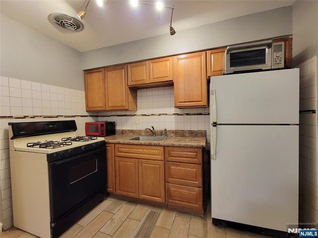 423 2nd Street 1, Jersey City, NJ 07302