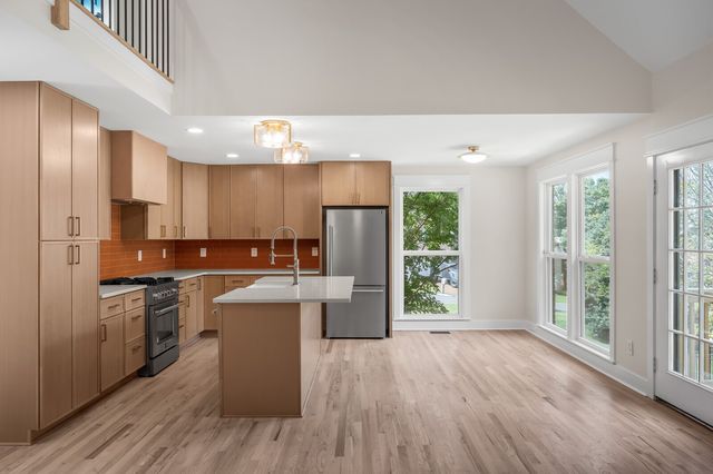 204 Breakwater Dr, Hendersonville, TN 37075