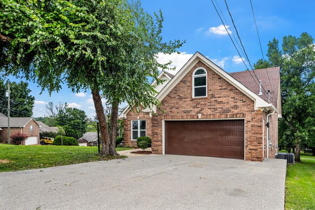 204 Breakwater Dr, Hendersonville, TN 37075