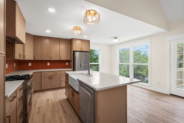 204 Breakwater Dr, Hendersonville, TN 37075