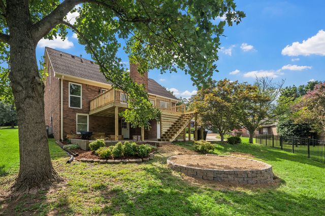 204 Breakwater Dr, Hendersonville, TN 37075