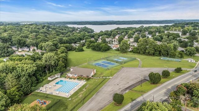 204 Breakwater Dr, Hendersonville, TN 37075
