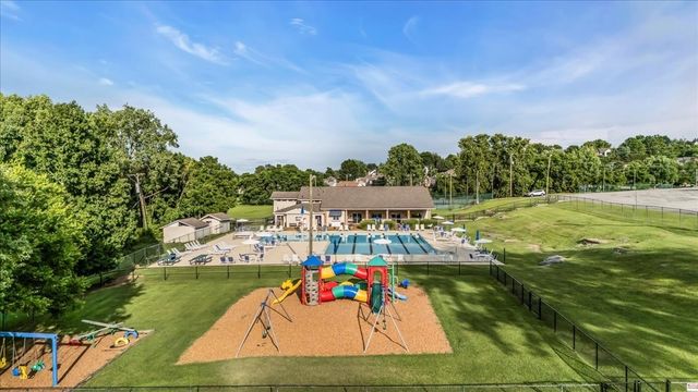 204 Breakwater Dr, Hendersonville, TN 37075