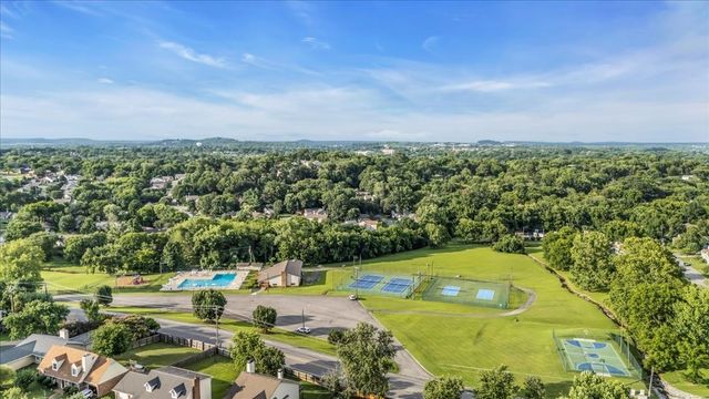 204 Breakwater Dr, Hendersonville, TN 37075