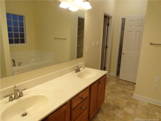 1107 Thistle Gold Drive, Hope Mills, NC 28348