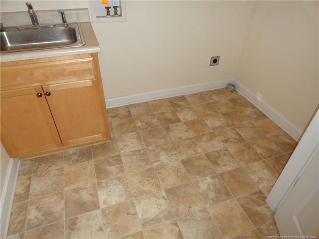 1107 Thistle Gold Drive, Hope Mills, NC 28348