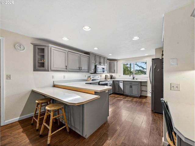 20337 S LELAND Rd, Oregon City, OR 97045
