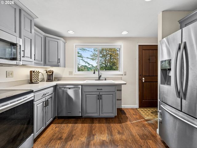 20337 S LELAND Rd, Oregon City, OR 97045
