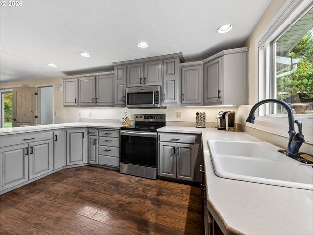 20337 S LELAND Rd, Oregon City, OR 97045