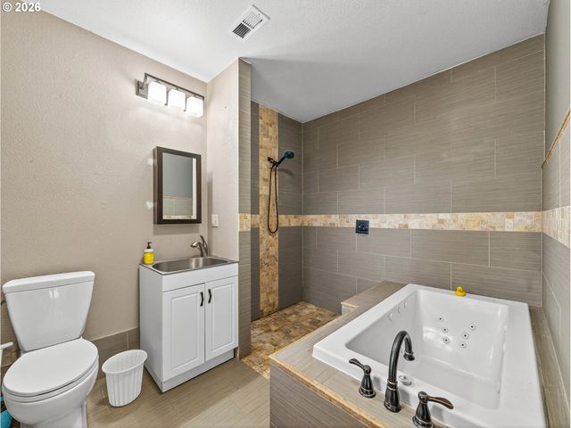 20337 S LELAND Rd, Oregon City, OR 97045