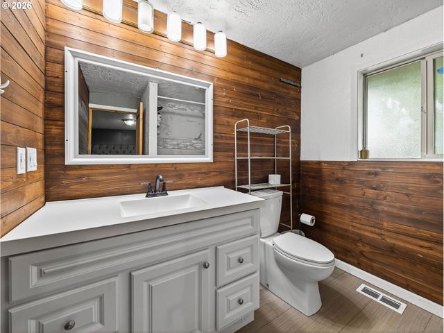 20337 S LELAND Rd, Oregon City, OR 97045