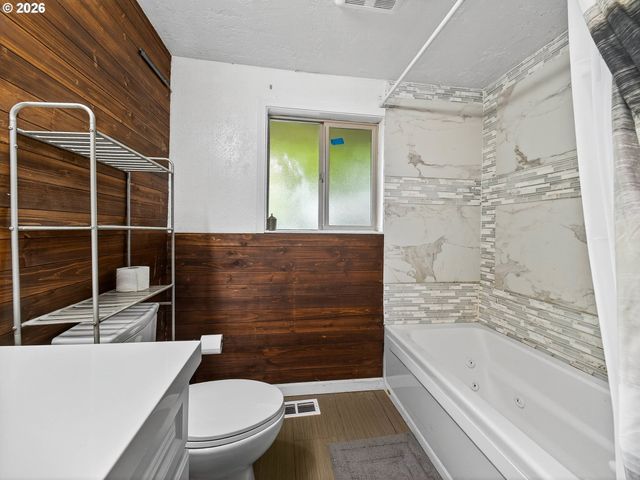 20337 S LELAND Rd, Oregon City, OR 97045